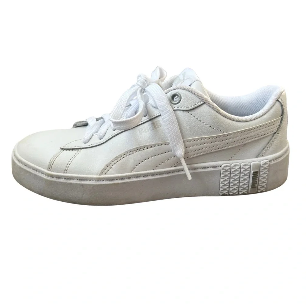 PUMA Smash Platform 2V Woman’s Sneaker Size 8